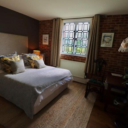 The Cholmondeley Arms Hotel Wrenbury Luaran gambar