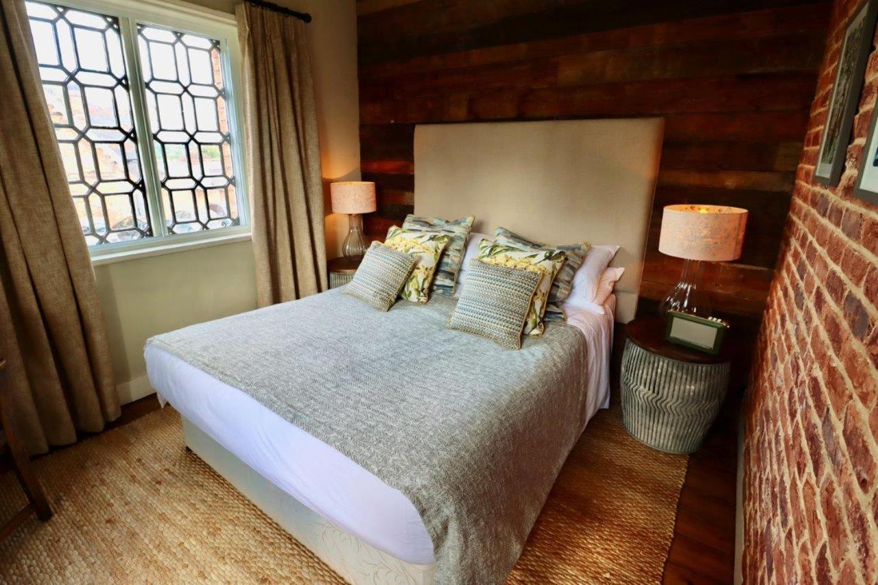 The Cholmondeley Arms Hotel Wrenbury Luaran gambar