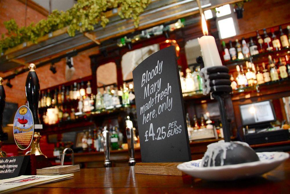 The Cholmondeley Arms Hotel Wrenbury Luaran gambar