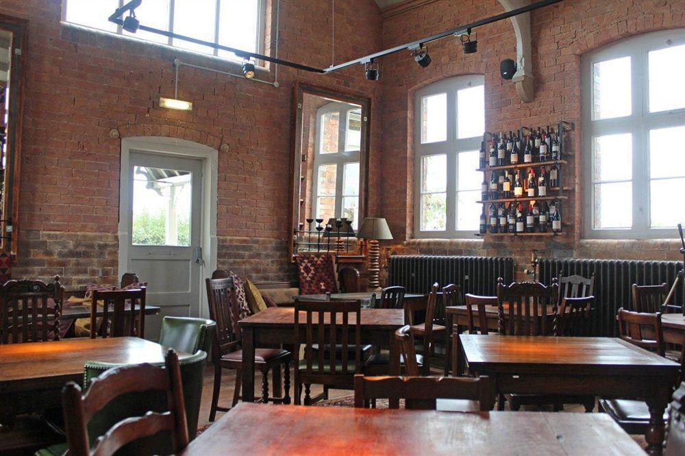 The Cholmondeley Arms Hotel Wrenbury Luaran gambar